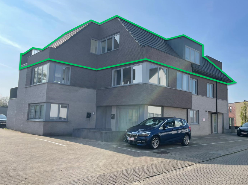 Onmiddellijk beschikbaar!&lt;br /&gt;
&lt;br /&gt;
Ruim nieuwbouw dakappartement (115 m²) in een kleinschalige residentie met 4 appartementen. Dit zeer energiezui
